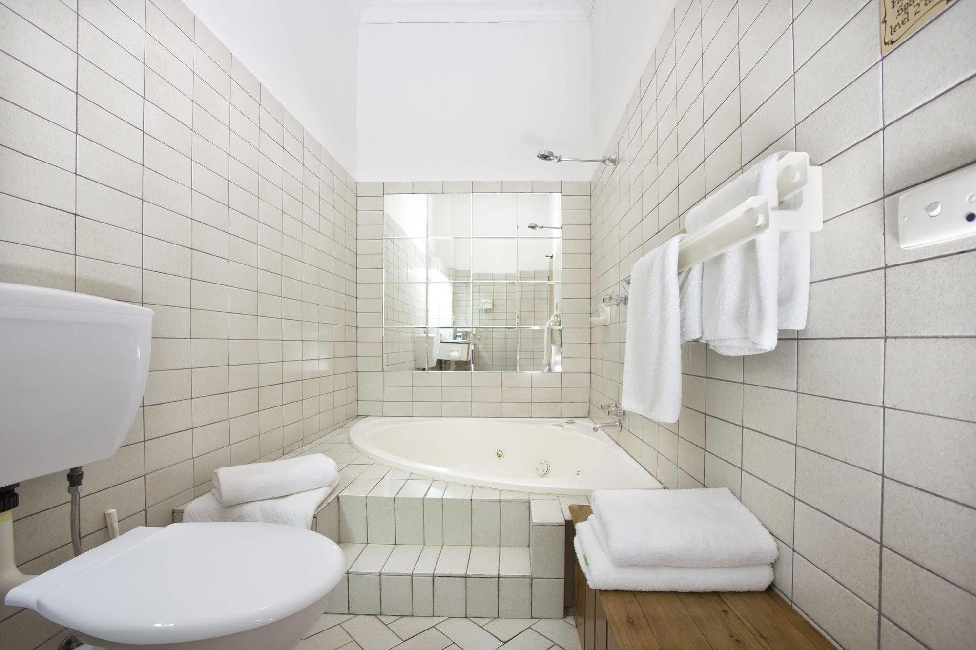 Seaton Arms Motor Inn Олбері Екстер'єр фото